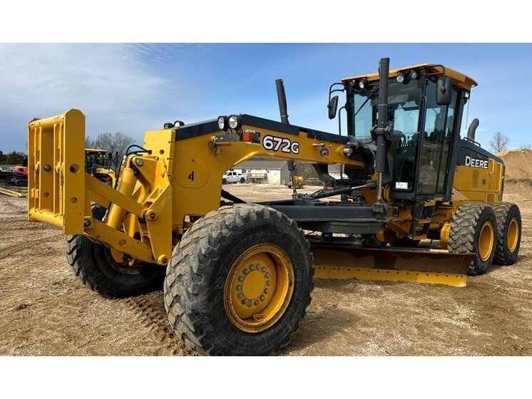 2016 John Deere 672G