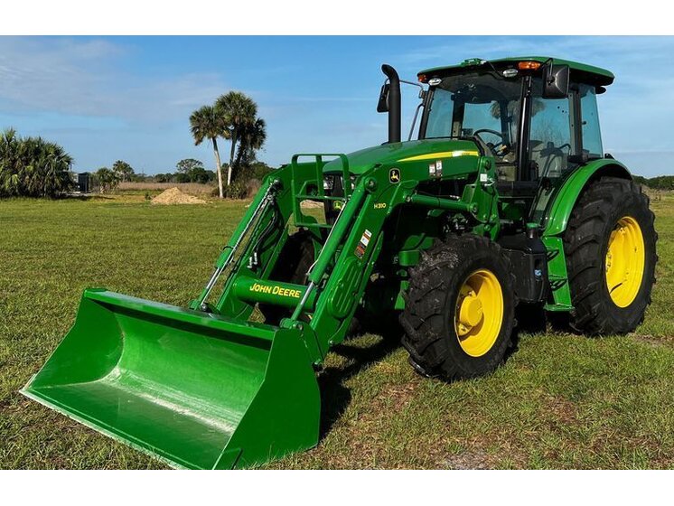 2017 John Deere 6135E