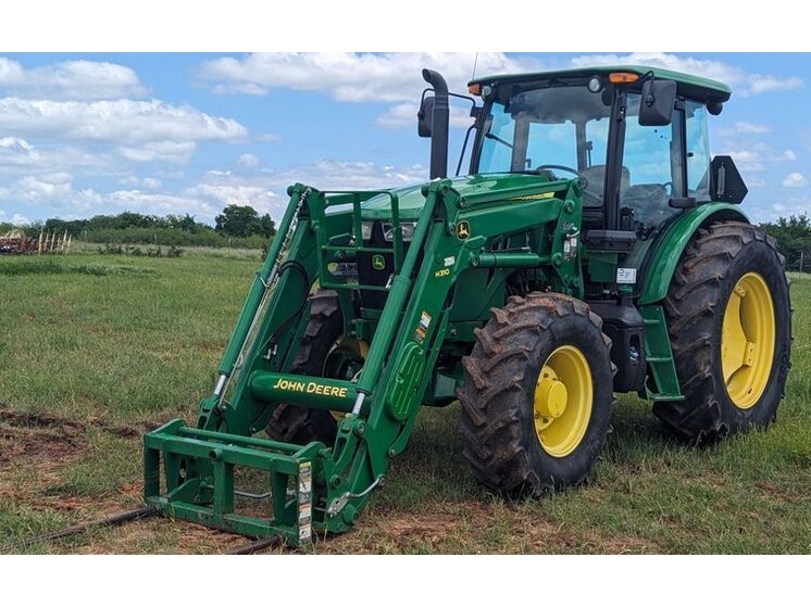 2016 John Deere 6135E