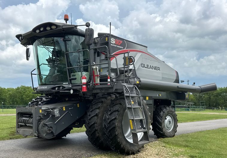 2019 Gleaner S97 Super Series equipment photo