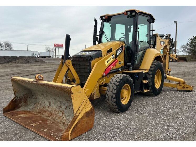2015 Caterpillar 420F2 equipment photo